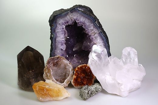 Surové minerály